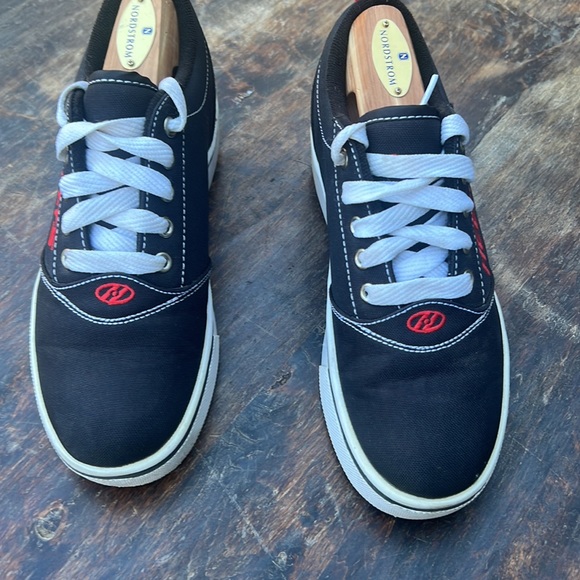 Heely’s rollers old school style sneaker with a wheel worn once men/youth size 4 - Picture 3 of 11